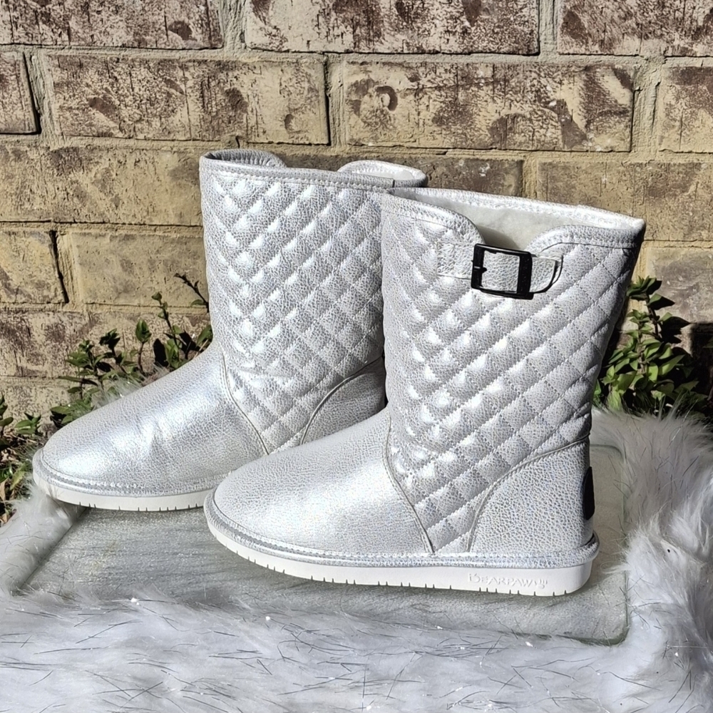 Bearpaw Quilted Faux Leather Wool Lined White Silver Pull-On Boots Women Size 7